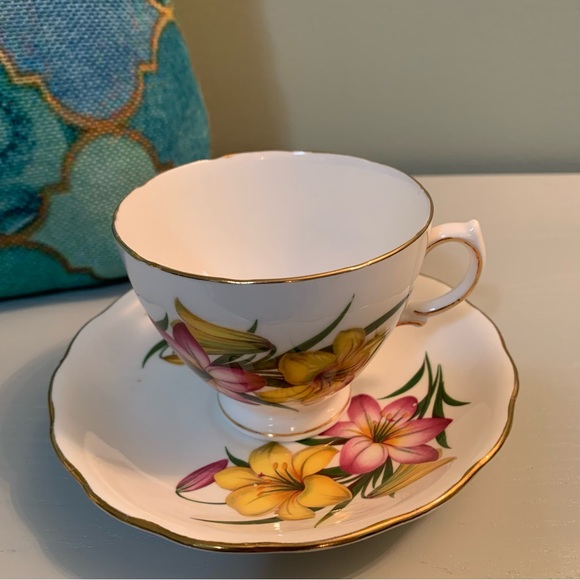 Vintage English Bone China Bittersweet Ridge Royal Vale Tea Cup and Sauc… - Picture 2 of 9